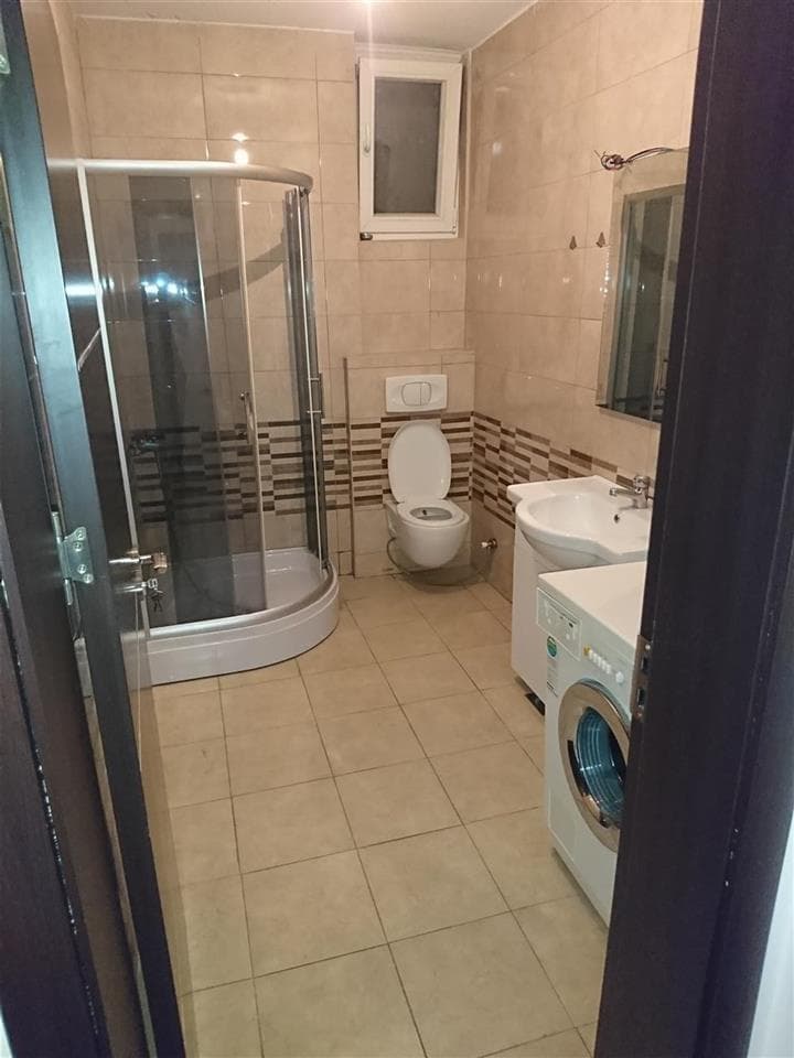 Lëshohet banesa me qera në Prishtinë te Rruga B 4
