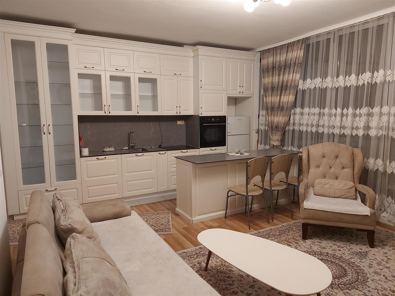 Penthouse me qera ne Fushekosove. 2