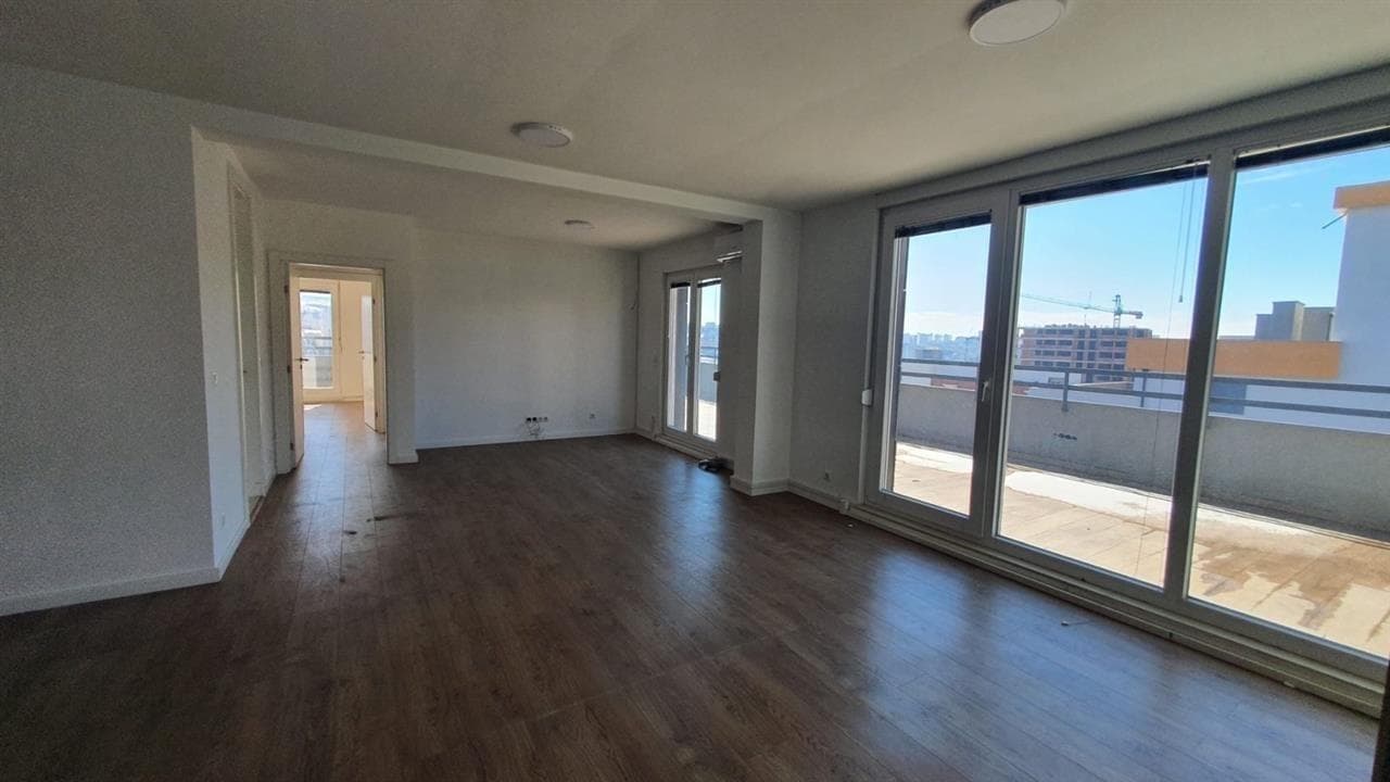Penthouse me qera per zyre ne lagjen Mati 1. 2