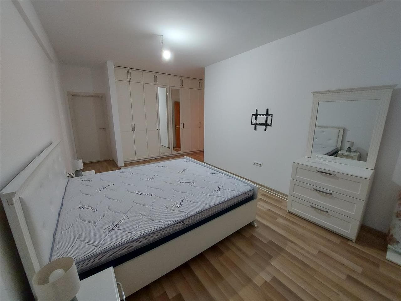Penthouse me qera ne Fushekosove. 4