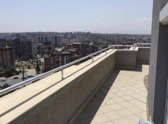 Penthouse me qera ne Lakrishte.