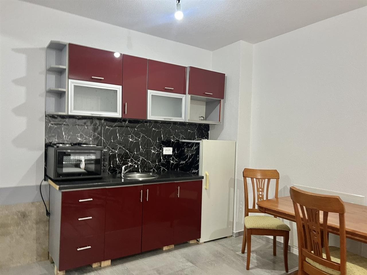 Banes me qira në lagjen Mati 1 . 3