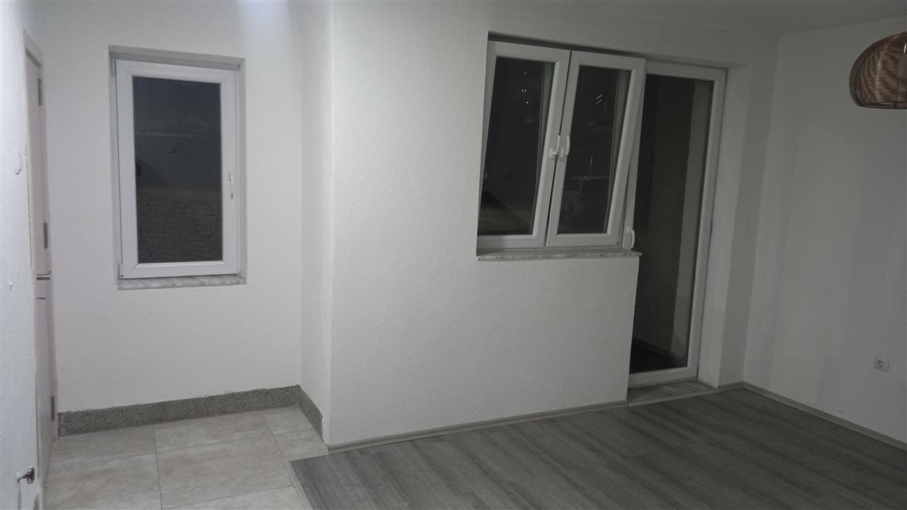 Banes/Zyre me qera te Qafa. 3