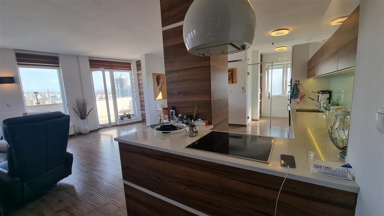 Penthouse me qera ne Arberi. 4