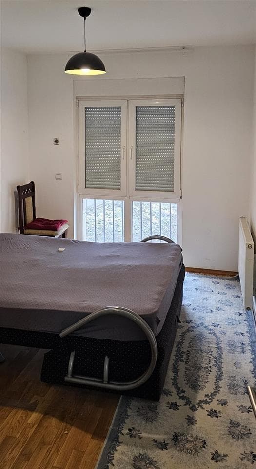 Banes me qira në Rrugen C . 3