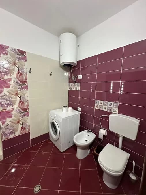 Apartament Modern me 2 Dhoma Gjummi për Qira në Qendër të Vlorës