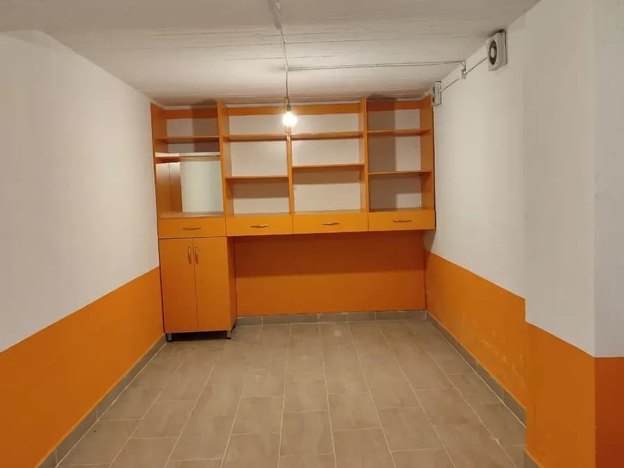 Garazh për qira në Vlorë 1