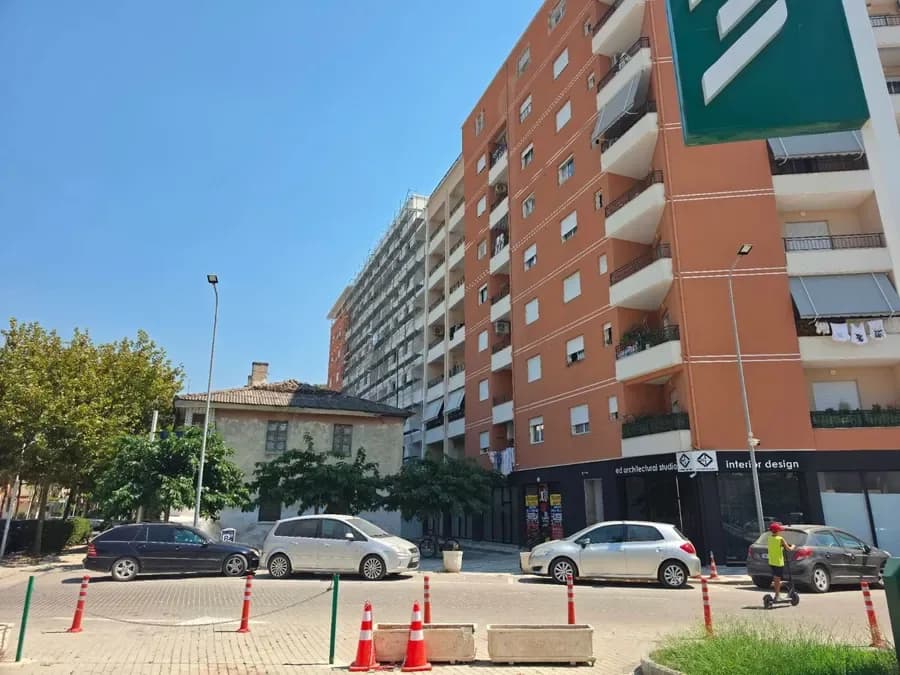 Apartament me dy dhoma gjumi për qira në Vlorë