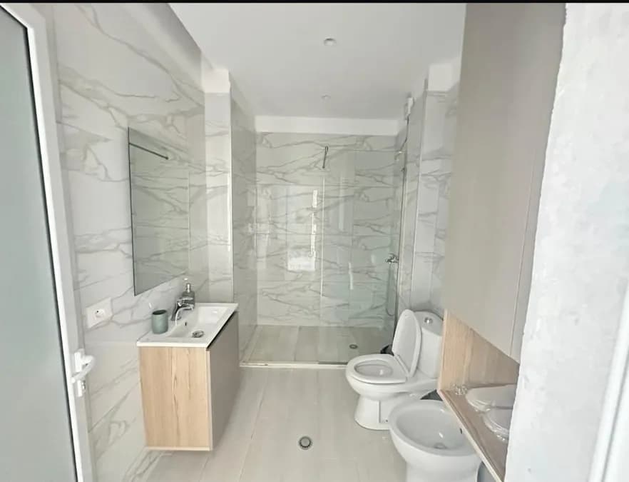 APARTAMENT ME DY DHOMA GJUMI ME QIRA 2