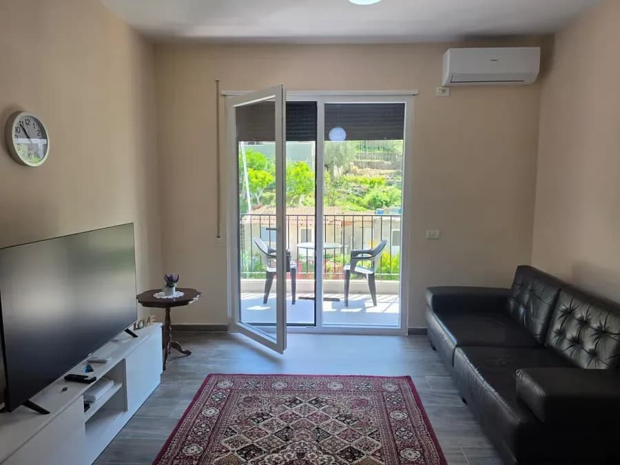 APARTAMENT ME QIRA NË LUNGOMARE, VLORË