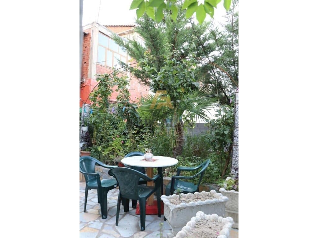 SHTEPI 3 KATESHE PER SHITJE NE POGRADEC!