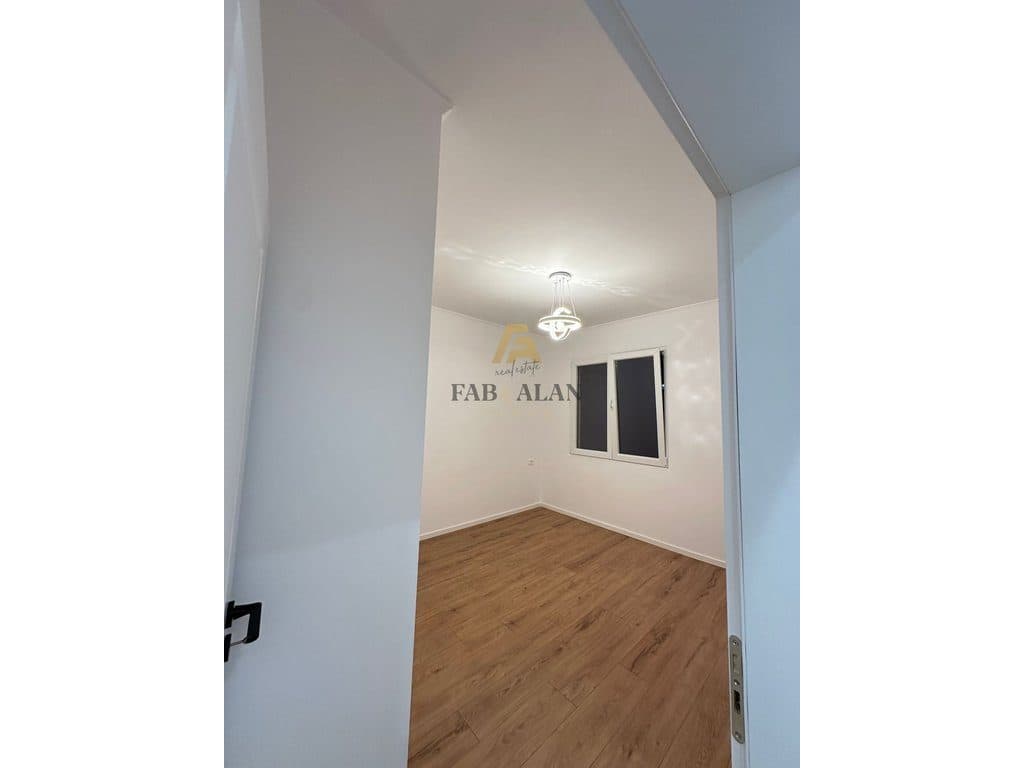 PRANE RRUGES SE DURRESIT APARTAMENT 2+1 PER SHITJE! 2