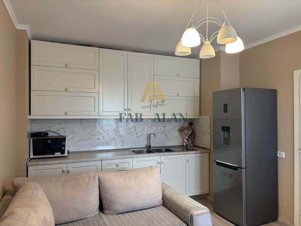 Apartament me qera 1+1 60.000 leke tek 21 dhjetori midis myslym shyrit dhe rruges se kavajes...e disponueshme me 1 korrik 2