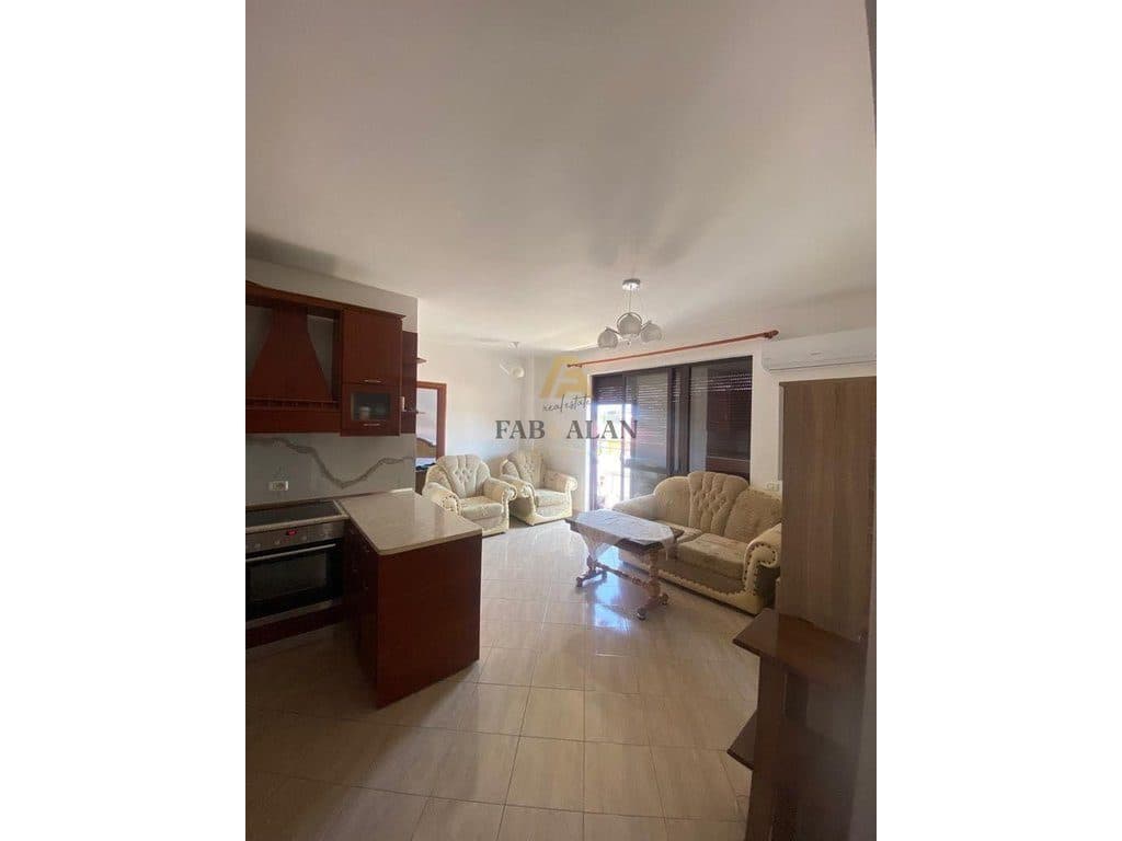 PRANE KINOSTUDIOS APARTAMENT 2+1+2 PER QERA! 2