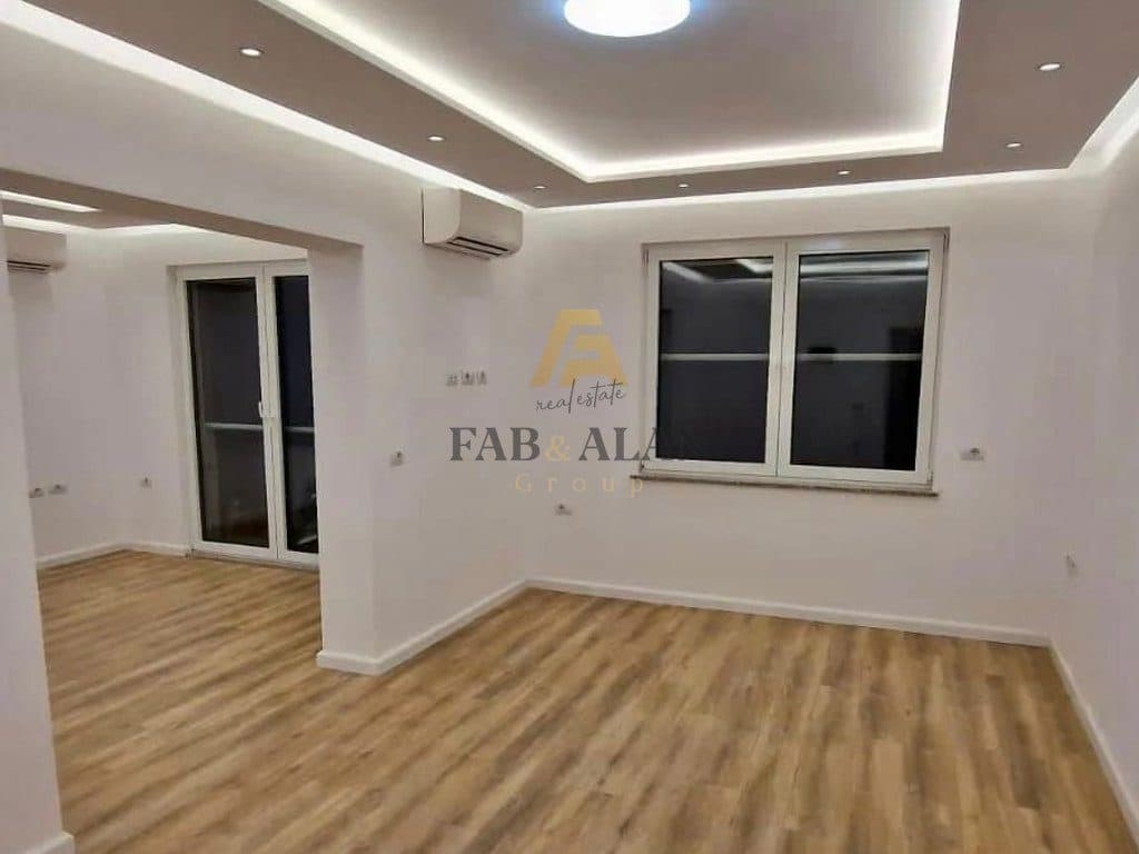 TEK RRUGA MINE PEZA AMBIENT BIZNESI OSE BANIMI PER QERA!