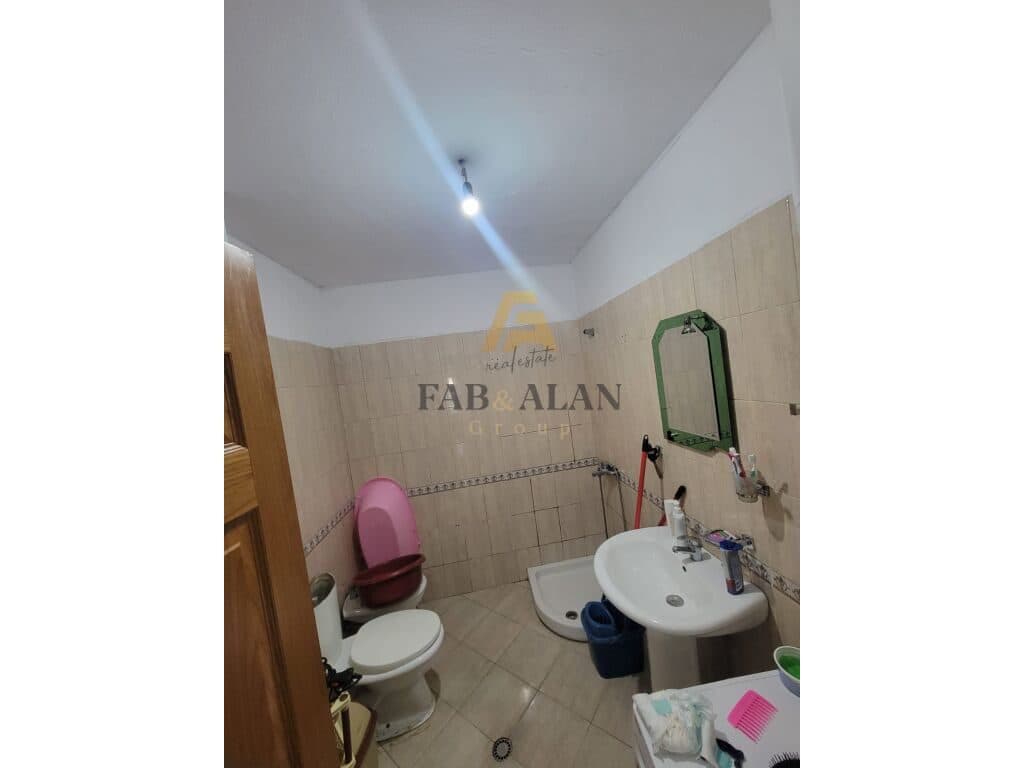 TEK 5 MAJI APARTAMENT 1+1 PER SHITJE ! 2