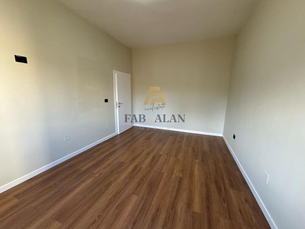 TEK MYSLYM SHYRI APARTAMENT 2+1 PER SHITJE! 4