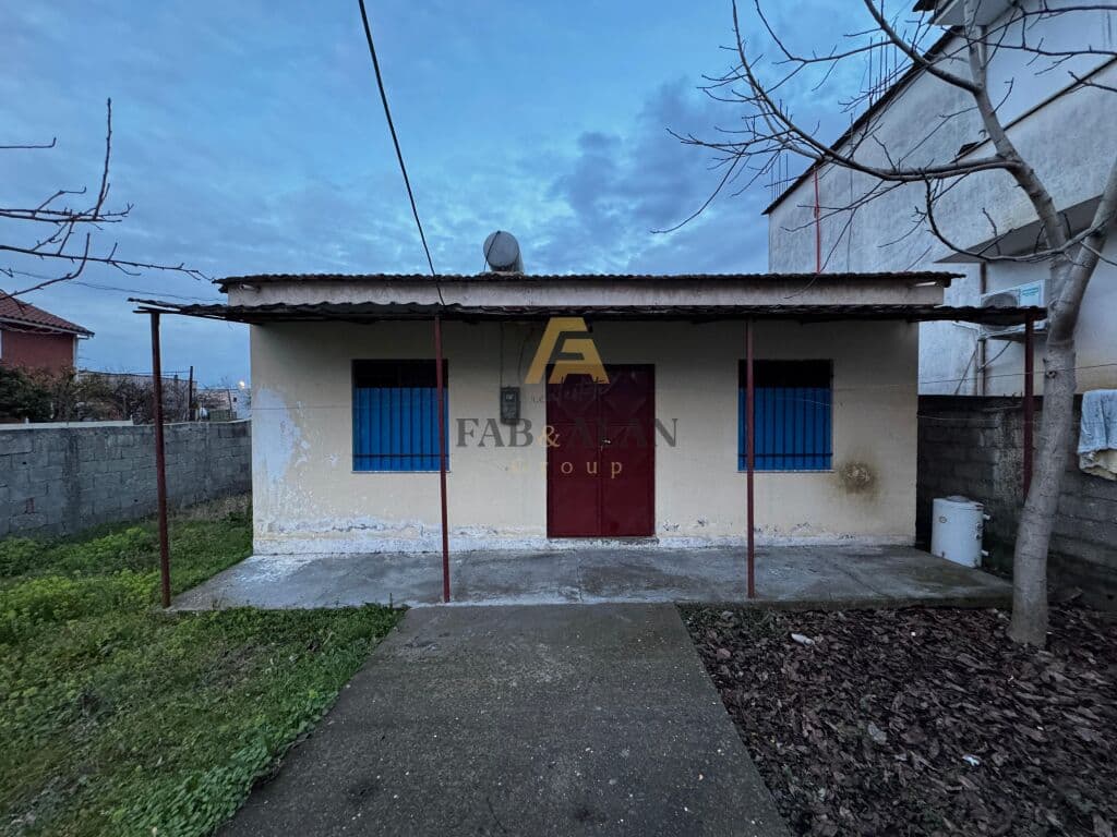 TEK 3-SHI SHTEPI PRIVATE PER SHITJE