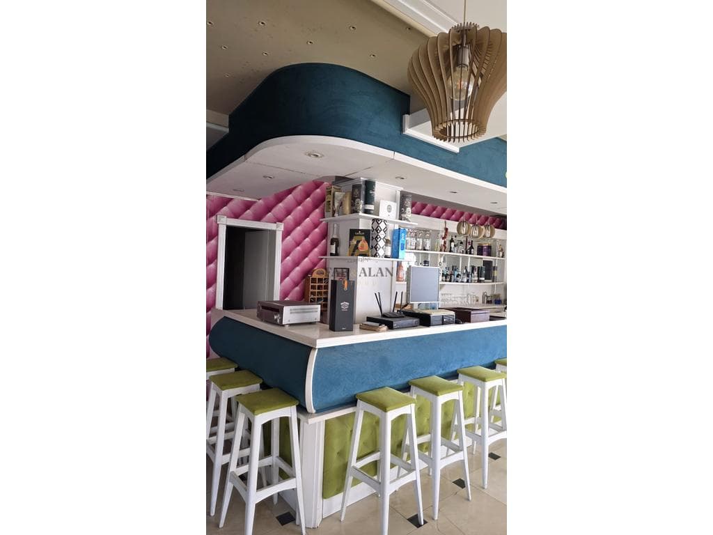 TEK VOLLGA NE DURRES LOKAL PER SHITJE!