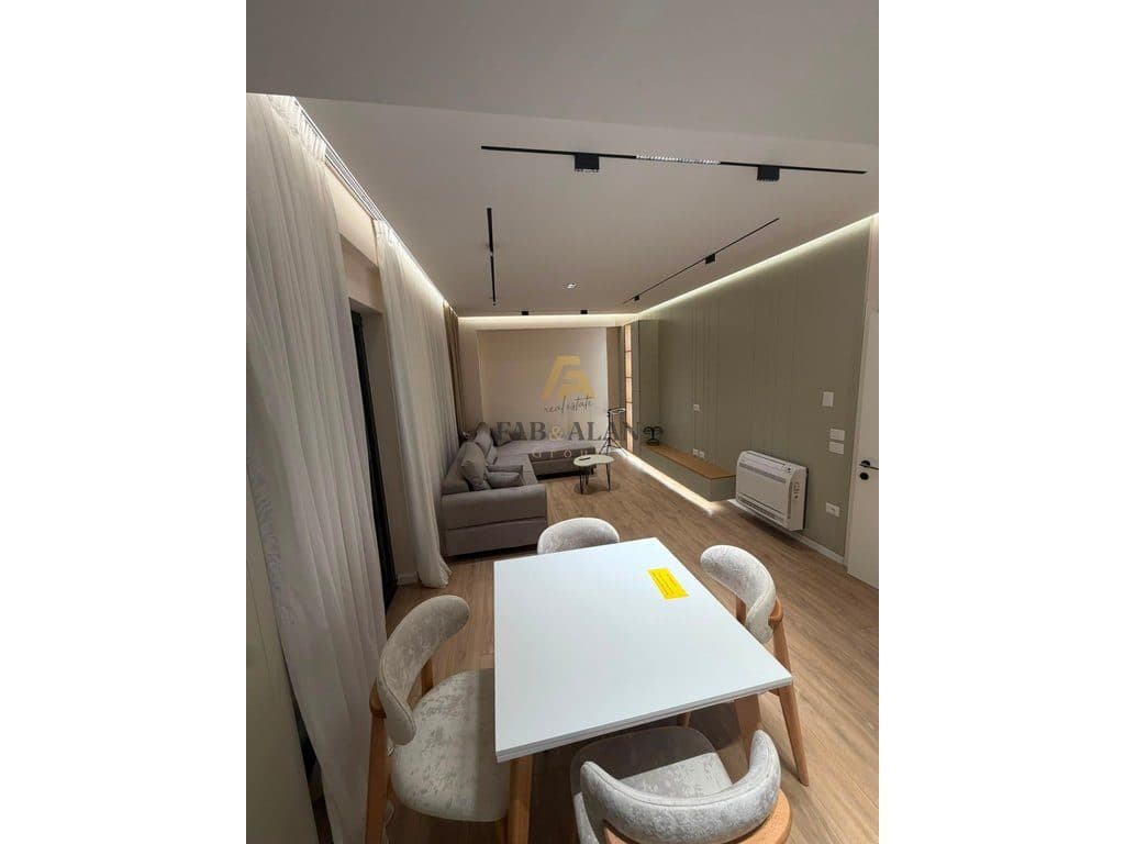 Shitet Apartament Luksoz 2+1 + 2 Banjo + Post Parkimi tek Liqeni i Thatë