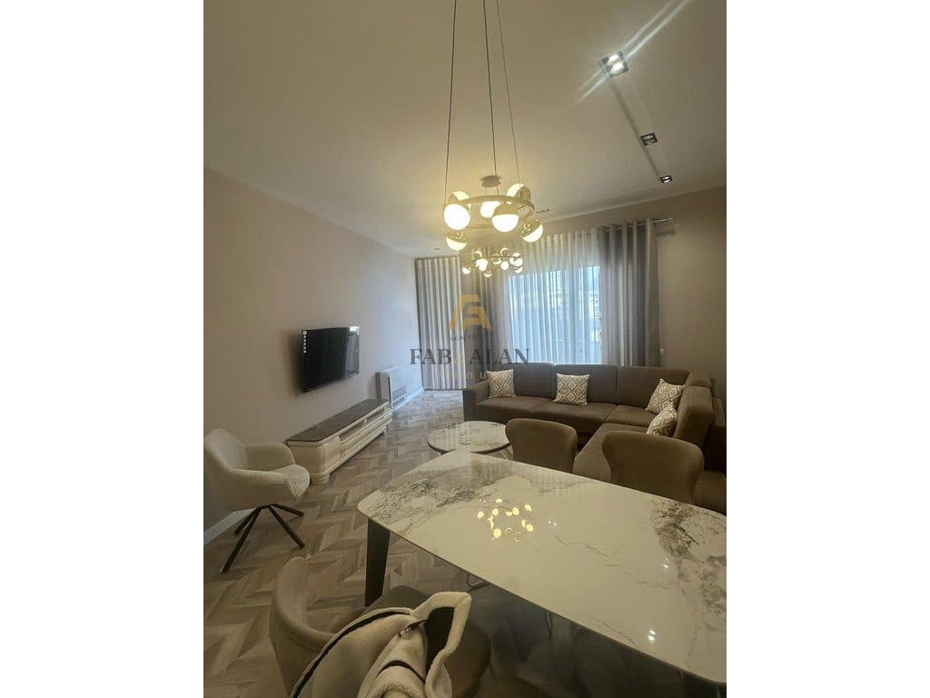 NE QENDER TE TIRANES 9-KATESHET APARTAMENT 2+1+2 ME QERA ! 3