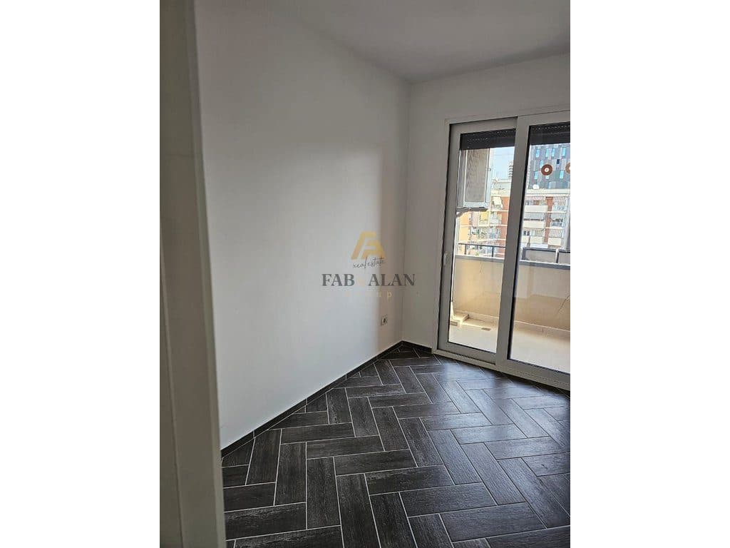 Ekskluzivitet në Myslym Shyri – Jepet me qira apartament/zyrë luksoze 3
