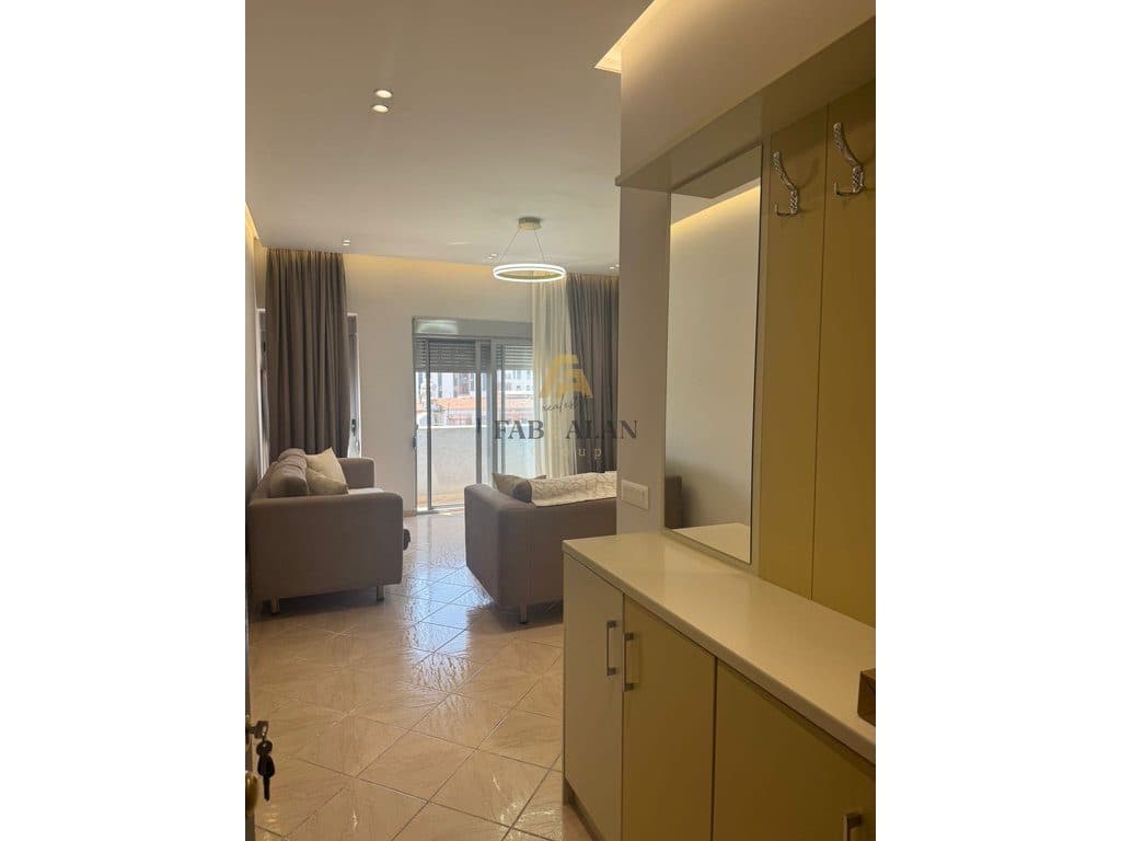 PRANE SHKOLLES BAJRAM CURRI APARTAMENT 2+1+2 PER QERA!