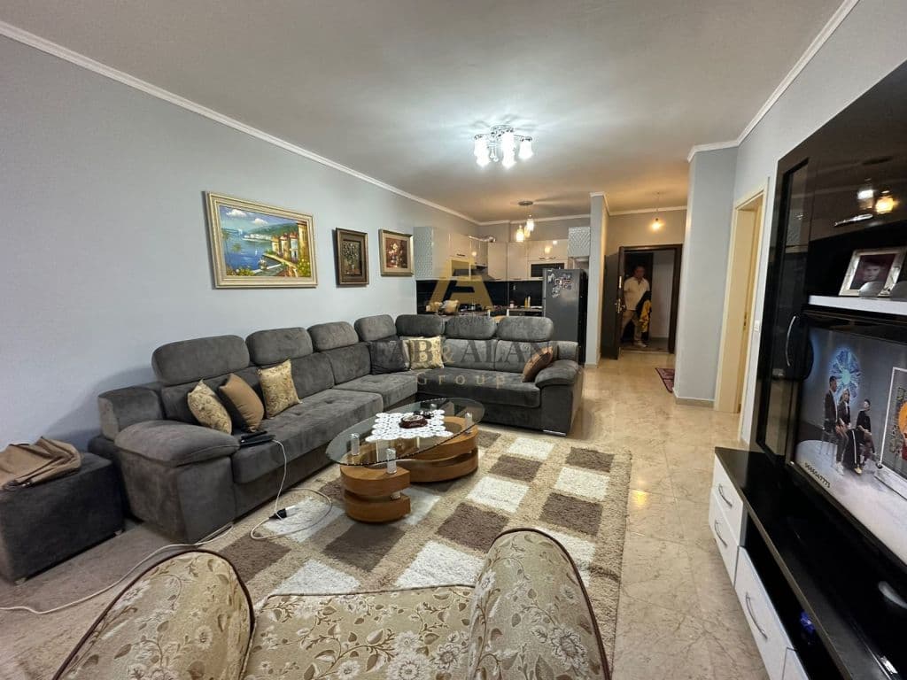 TEK ASTIRI ,TEK BAR SANTANA APARTAMENT 2+1+2 PER QIRA ! 3