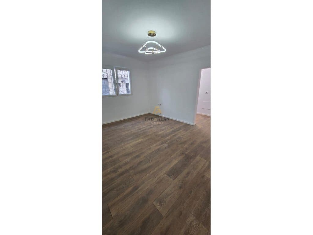 Apartament 1+1 në Shitje, Rruga Ali Demi, pranë Shkollës 1-Maj Çmimi 137,000 euro. 2