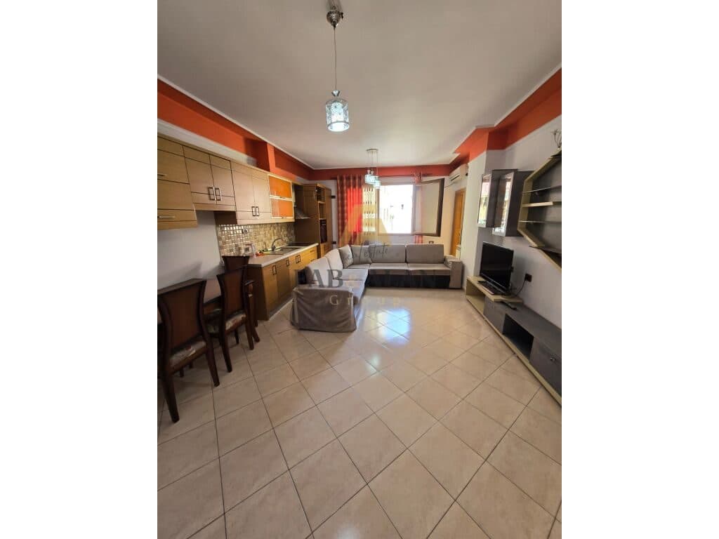 TEK ASTIRI (PALLATI EVERESTIT) APARTAMENT 3+1+2WC+2 BALLKONE PER SHITJE !