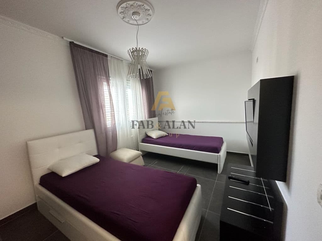 Penthouse, Shkëmbi i Kavajës 2