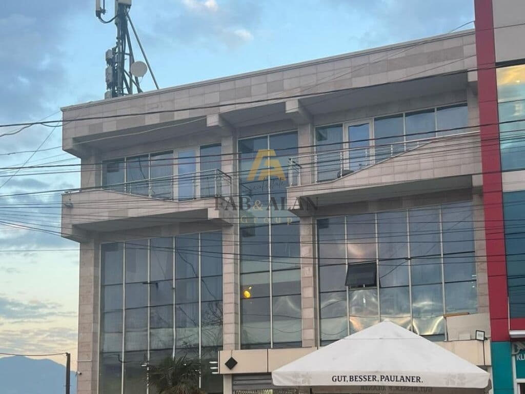 NE SAUK QENDER AMBIENT BIZNESI 200 M2 PER QERA!