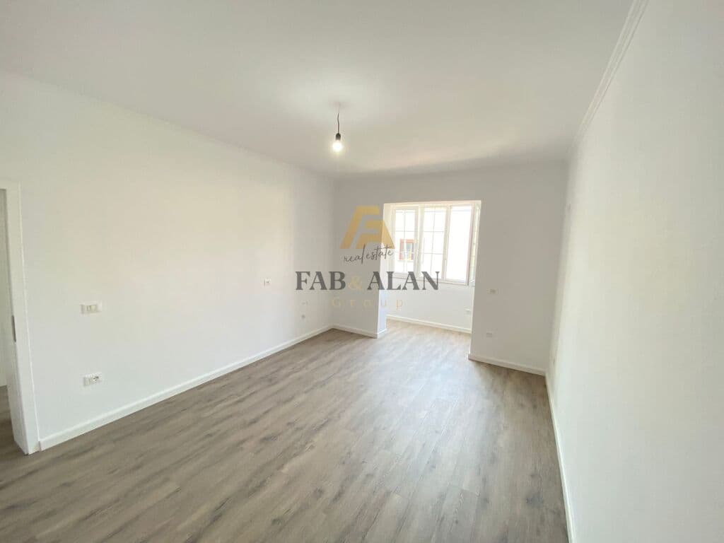 TEK 21 DHJETORI APARTAMENT 2+1 PER SHITJE!
