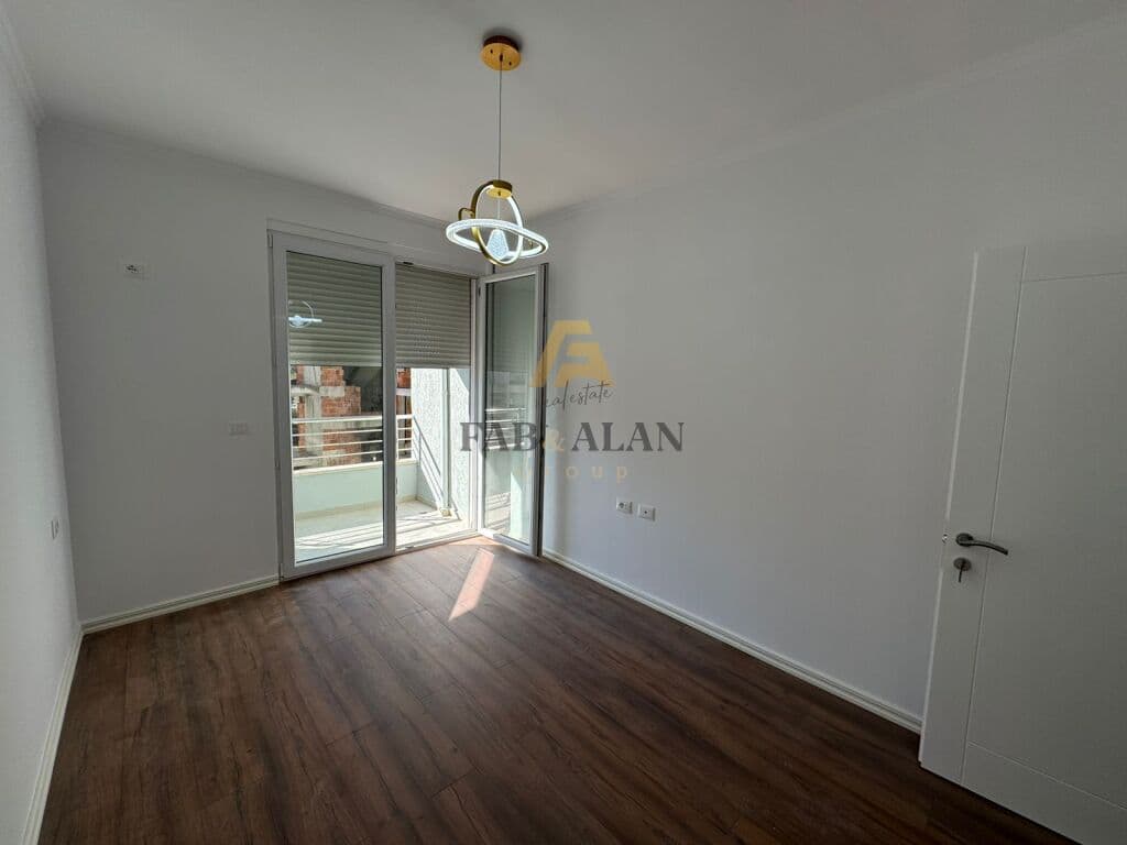 TEK KOPSHTI BOTANIK APARTAMENT 1+1 PER SHITJE! 4