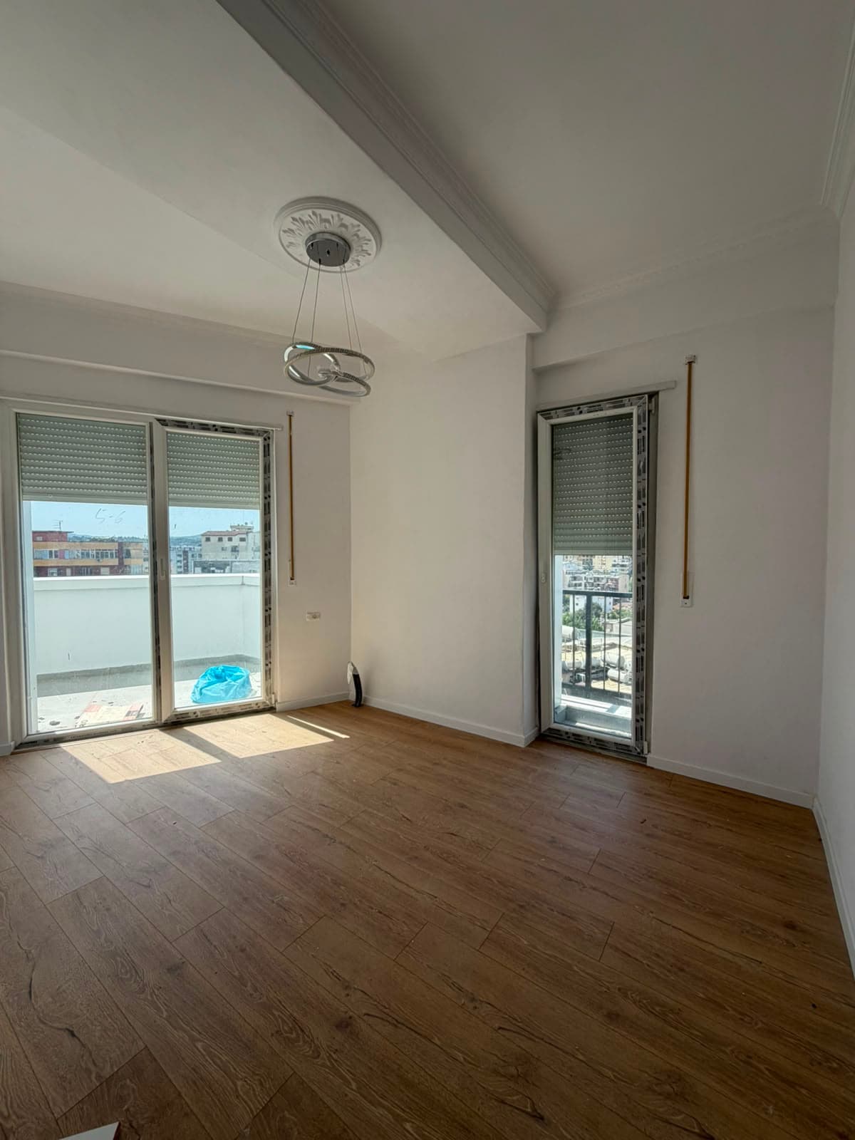🏡 SHITET APARTAMENT 2+1+Verande – XHAMLLIK 4