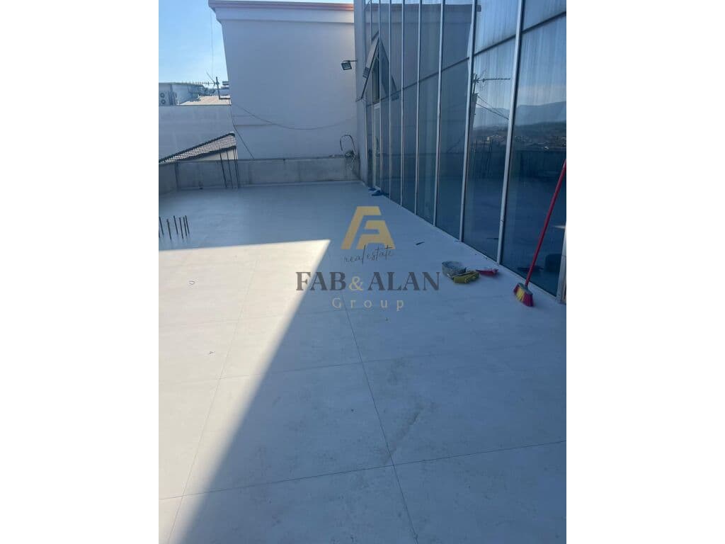 NE SAUK QENDER AMBIENT BIZNESI 200 M2 PER QERA! 3