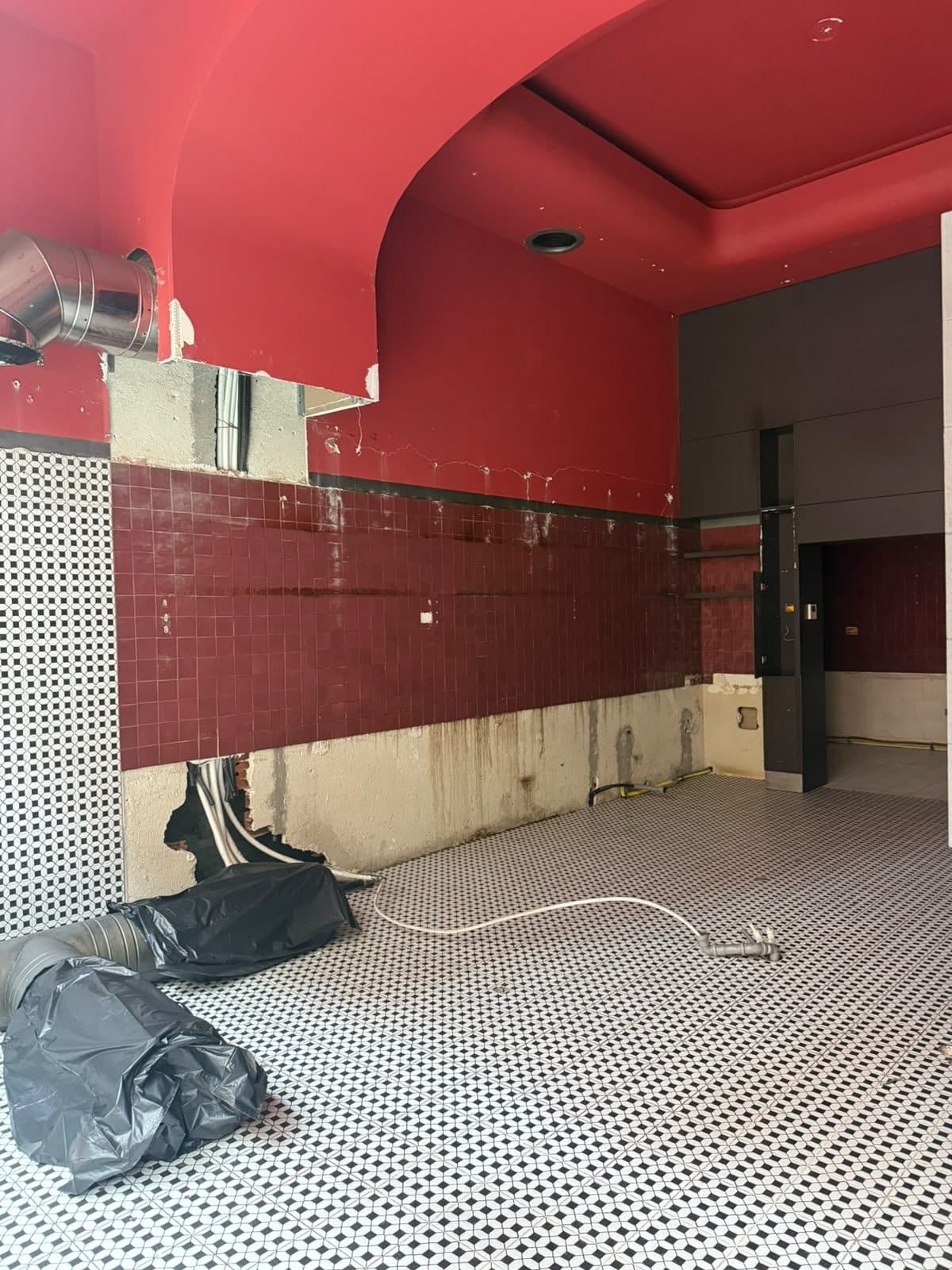 Dyqan për Qira në Kompleksin Delijorgji, Tiranë - 2500€ | 73.1 m² 3