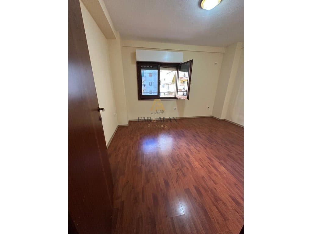 TEK KOMUNA PARISIT APARTAMENT 2+1+2+2 BALLKONE PER QERA! 4