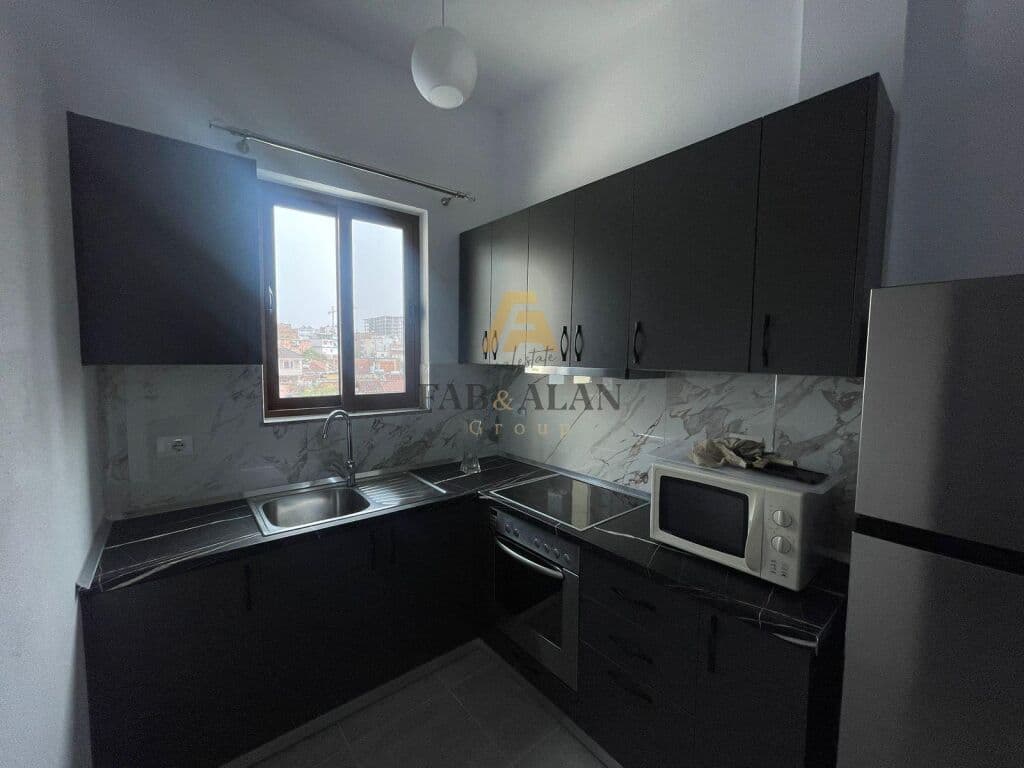 APARTAMENT ME QERA 1+1 TEK RRUGA E DIBRES! 3
