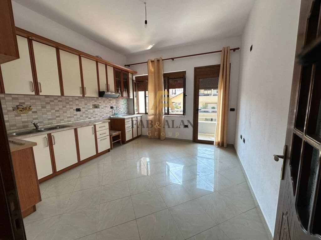 PRANE SHKOLLES BAJRAM CURRI APARTAMENT 1+1 PER QERA! 2
