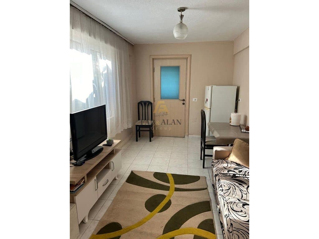 Jepet me qera apartament 1+1, sip. 70m² prane komisariatit nr.1 dhe 5 min nga Pazari i Ri 40.000 LEKE 2