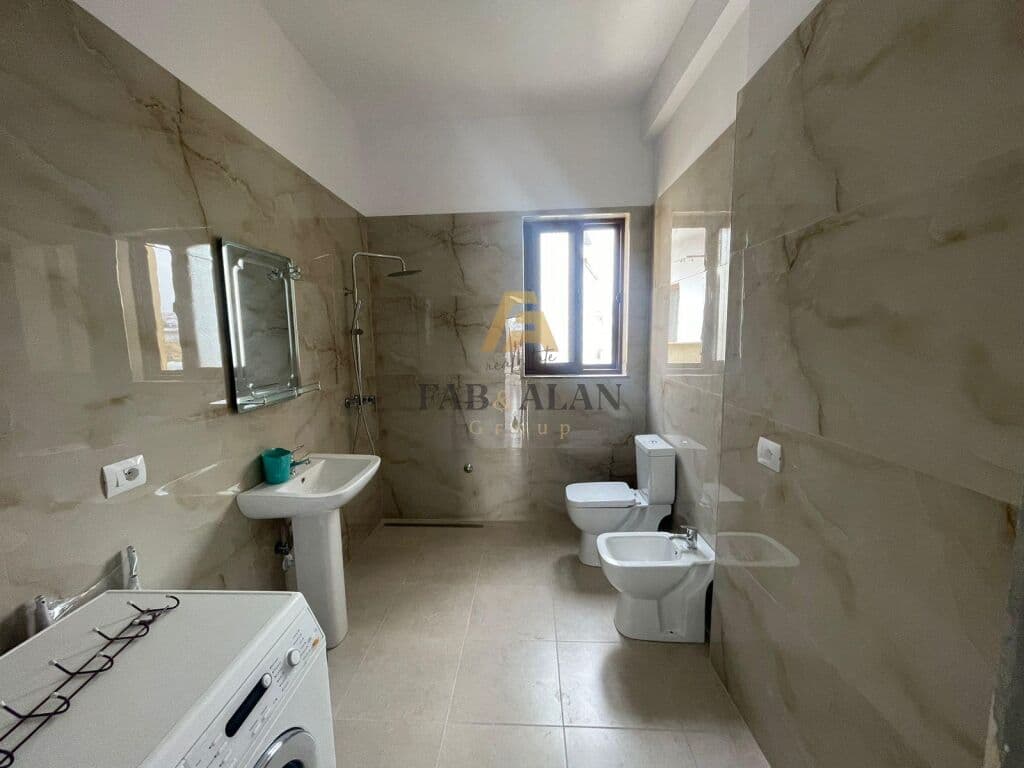 APARTAMENT ME QERA 1+1 TEK RRUGA E DIBRES! 2