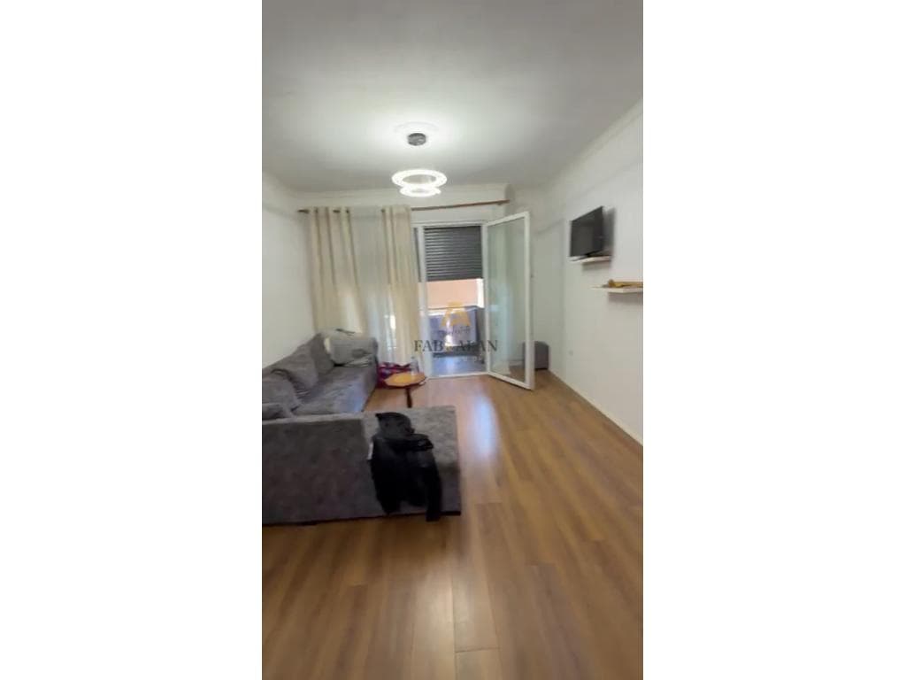 🏡 Shitet apartament 2+1+2 + postparkim, në zonën e 5 Majit. 3