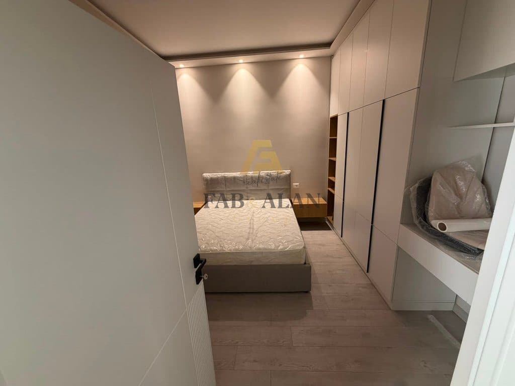 Jepet apartament me qera pranë Qendrës së Tiranës: Çmimi: 650 Euro/muaj 4