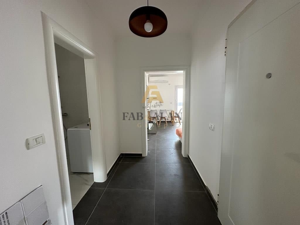 Penthouse, Shkëmbi i Kavajës 4