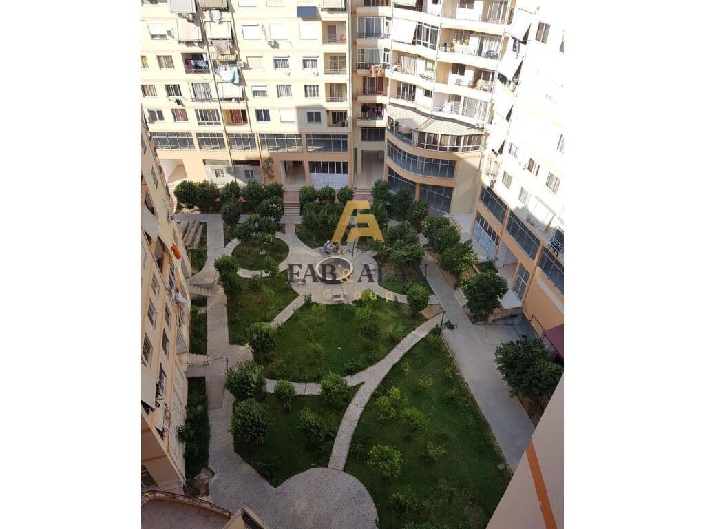 TEK FRATARI NE ASTIR APARTAMENT 1+1 PER SHITJE!