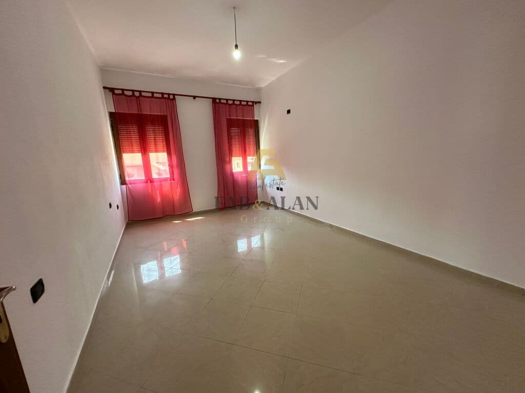 PRANE SHKOLLES BAJRAM CURRI APARTAMENT 1+1 PER QERA! 3