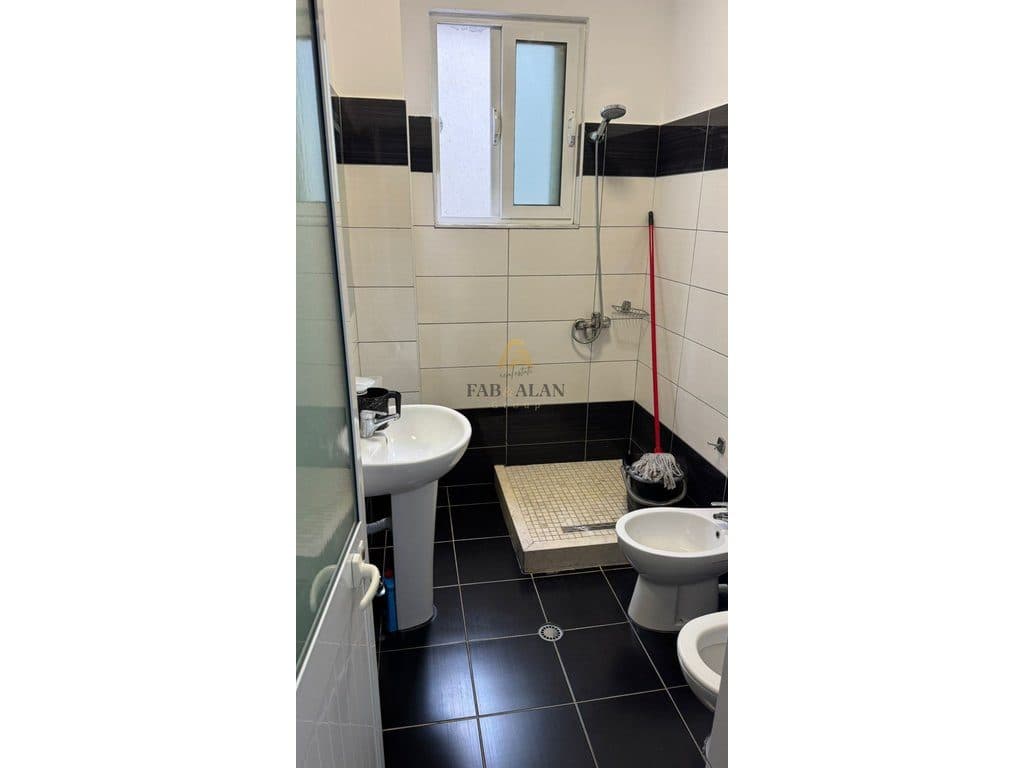 Apartament 1+1 me Qira në Rruga 5 Maji ! 3