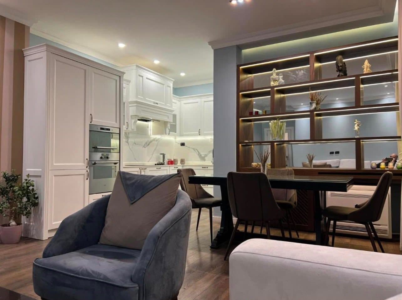Apartament 2+2 Me Qira në Qendër të Tiranës - 1300€ | 110 m²