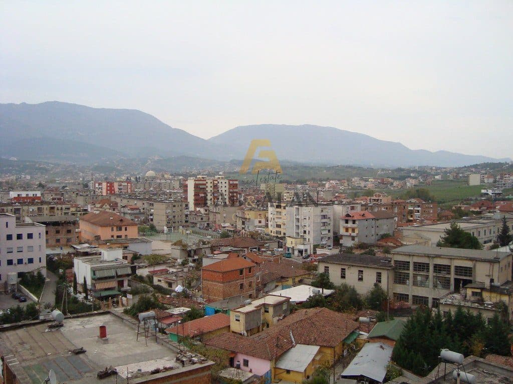 NE ALI DEM LEJE NDERTIMI E GATSHME PER 15.400 M2 NE SHITJE!